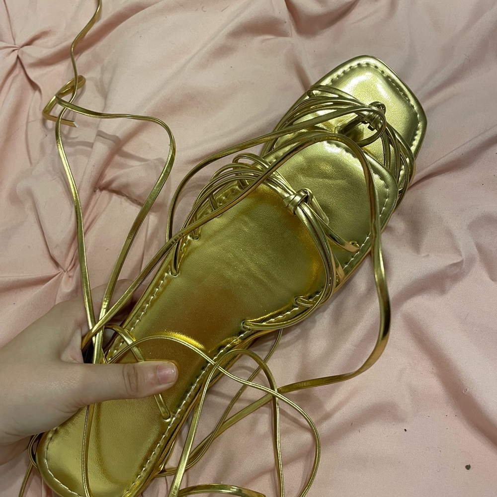 💰gold strappy shoes